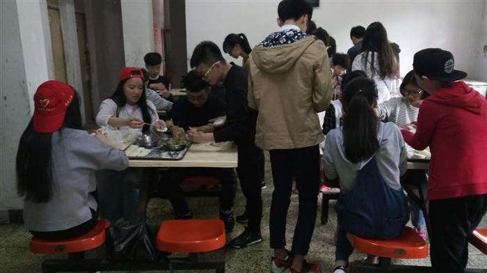 新闻敬老院.jpg 新闻敬老院.jpg